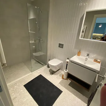 Libera Waterfront Apartment *