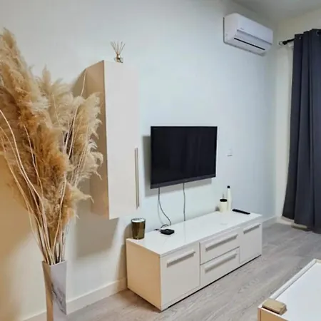Libera Waterfront Apartment